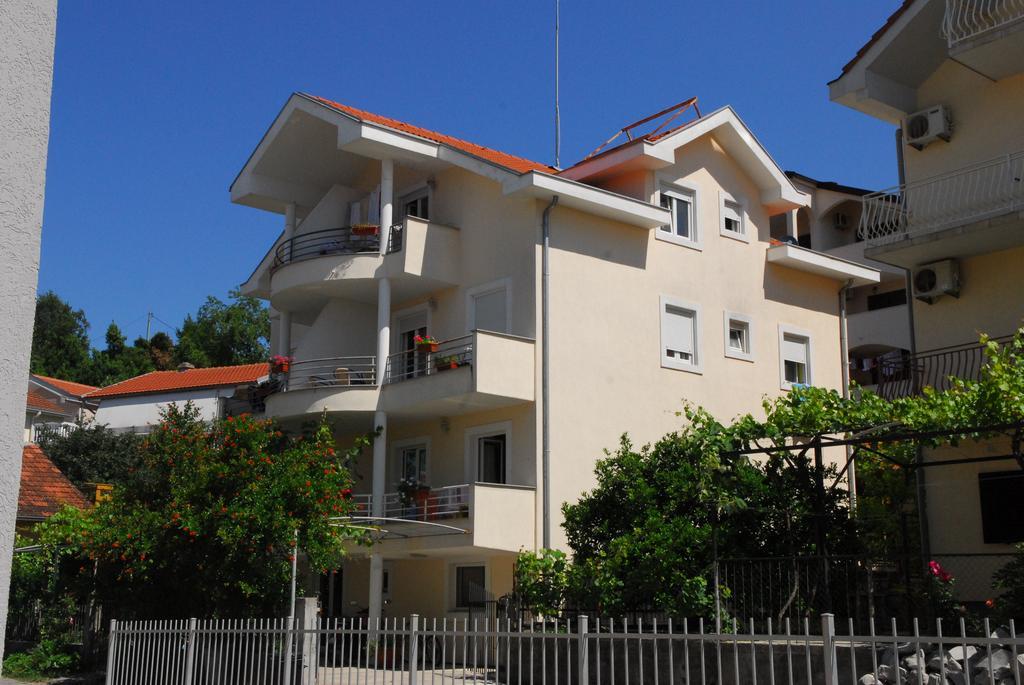 Apartments Teodo Екстер'єр фото